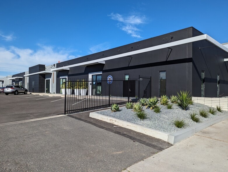 Primary Photo Of 7059-7077 1/2 Vineland Ave, North Hollywood Unknown For Lease