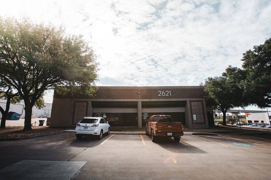 More Photos Of 2621 Ridgepoint Dr, Austin Light Distribution For Lease