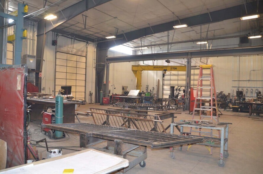 More Photos Of 112 Southwest Dr, Cheyenne Flex For Lease