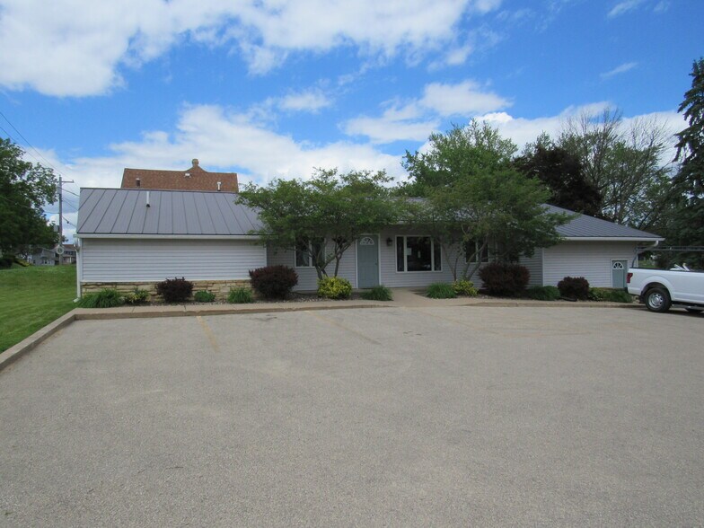More Photos Of 721 S Main St, Maquoketa Medical For Sale