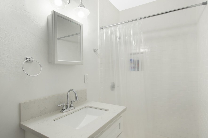 More Photos Of 1142-1148 E 1st St, Long Beach Apartments For Sale