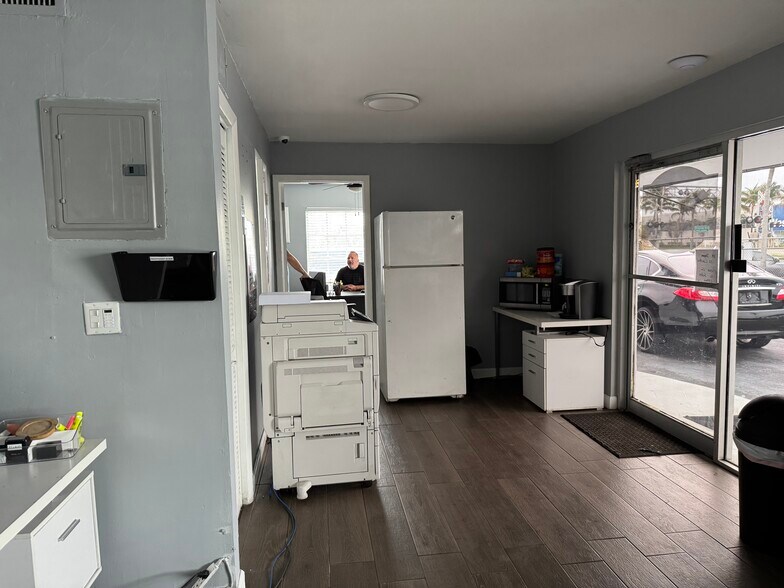 More Photos Of 201 W State Road 84, Fort Lauderdale Auto Dealership For Lease