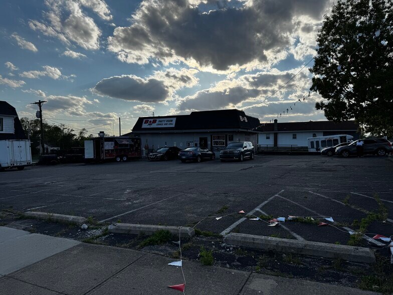 More Photos Of 2914 Salem Ave, Dayton Bar For Sale