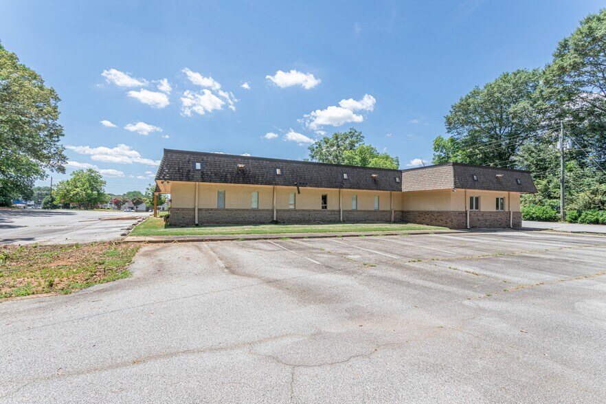 More Photos Of 675 N Jeff Davis Dr, Fayetteville Bank For Sale