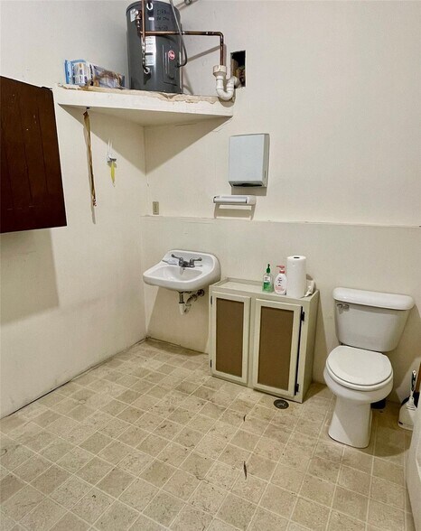 More Photos Of 705 Texas Blvd, Bethalto Restaurant For Sale