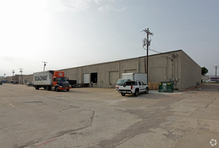 More Photos Of 4401-4419 Westgrove Dr, Addison Light Distribution For Lease