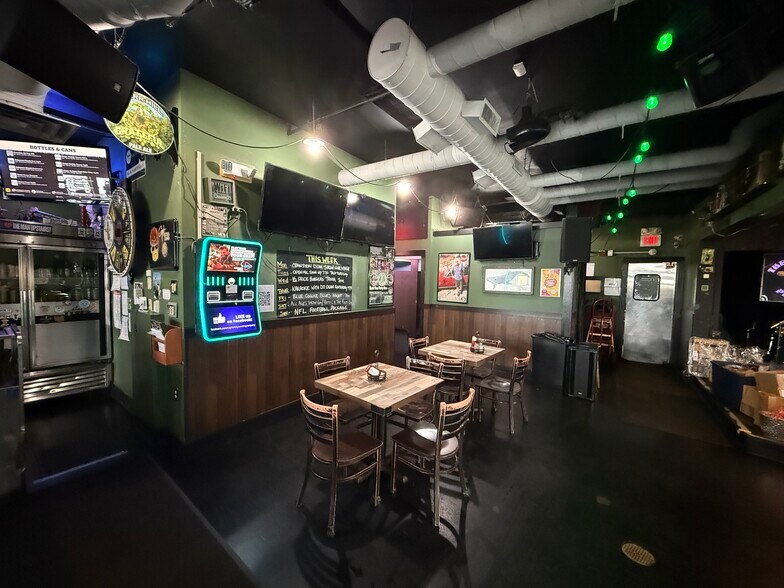 More Photos Of 23 Bay Ave, Highlands Bar For Sale