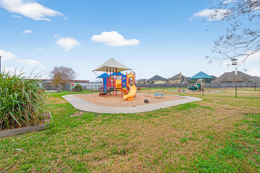 More Photos Of 8525 Queenston Blvd, Houston Freestanding For Sale