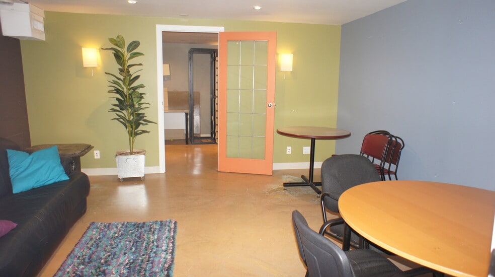 More Photos Of 7316 101 Ave NW, Edmonton Office For Sale