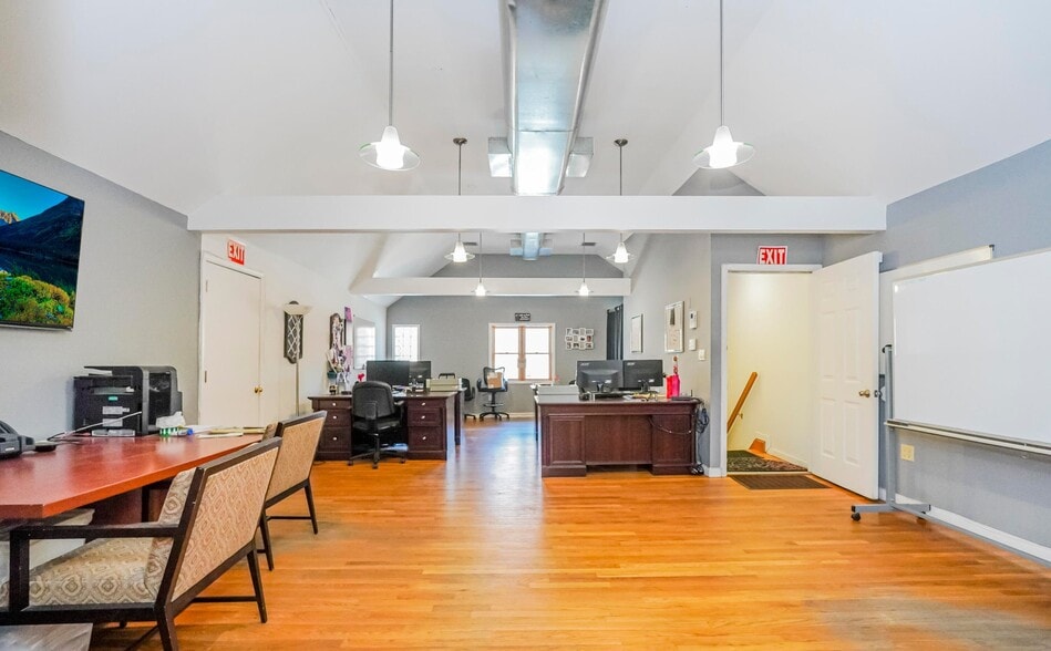 More Photos Of 10 Cross St, Staten Island Warehouse For Sale