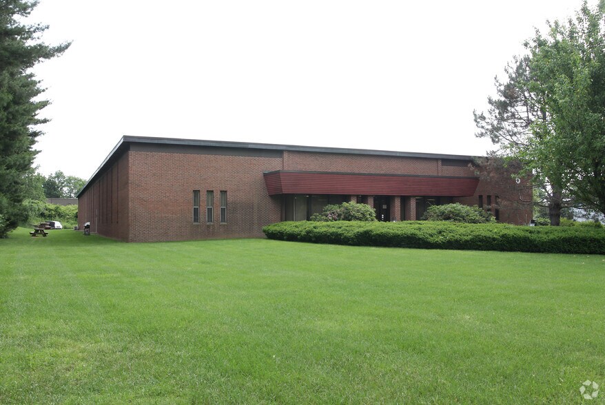 More Photos Of 6 Thompson Rd, East Windsor Warehouse For Lease