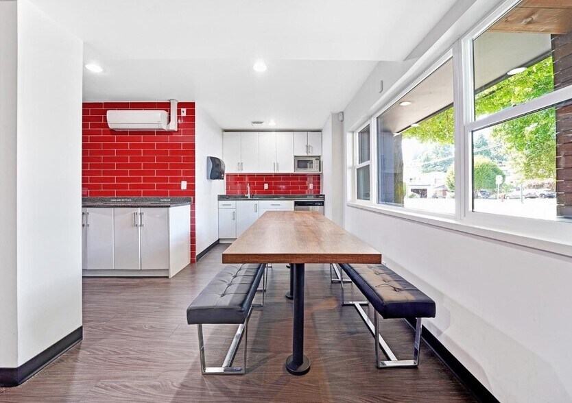 More Photos Of 15670 Columbia Av, White Rock Office For Sale