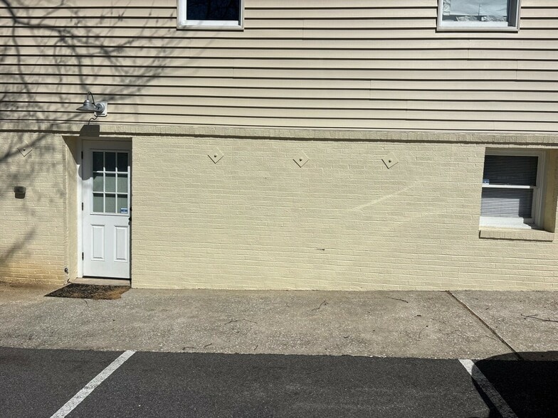 More Photos Of 5626 Southwestern Blvd, Arbutus Office For Lease