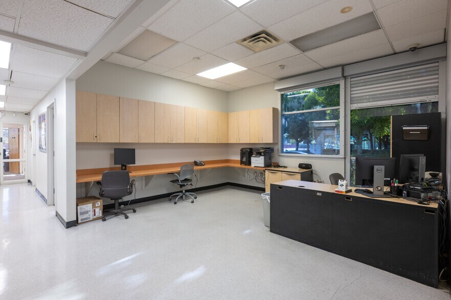 More Photos Of 4180 Truxtun Ave, Bakersfield General Retail For Sale