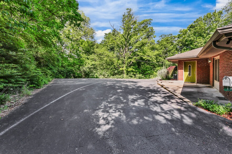 More Photos Of 1543 Madison St, Clarksville Specialty For Sale