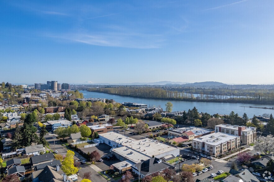 More Photos Of 5805 SW Hood Ave, Portland Warehouse For Lease