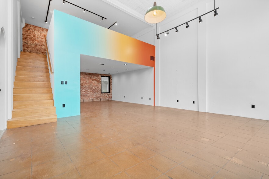 More Photos Of 901-907 Pacific Ave, Venice Storefront For Lease