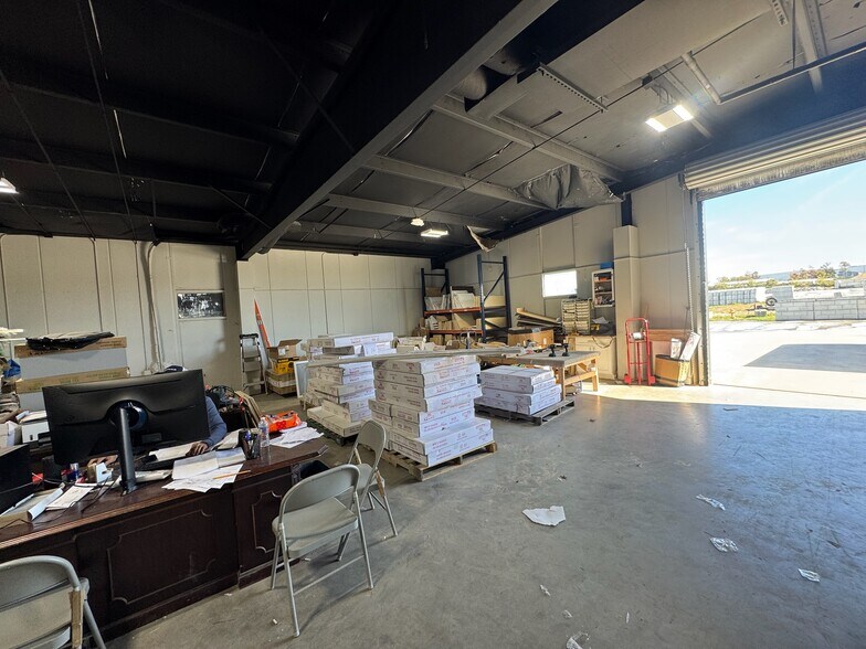 More Photos Of 2103 S 8th St, Rogers Warehouse For Sale