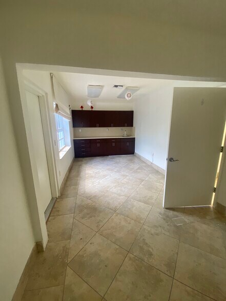 More Photos Of 3080 W Flagler St, Miami Medical For Sale