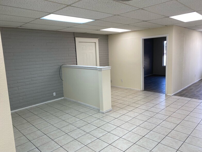 More Photos Of 7618 Boeing Dr, El Paso Office For Lease