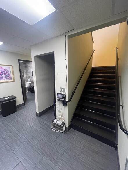 More Photos Of 11318 Bedford St, Houston Warehouse For Sale