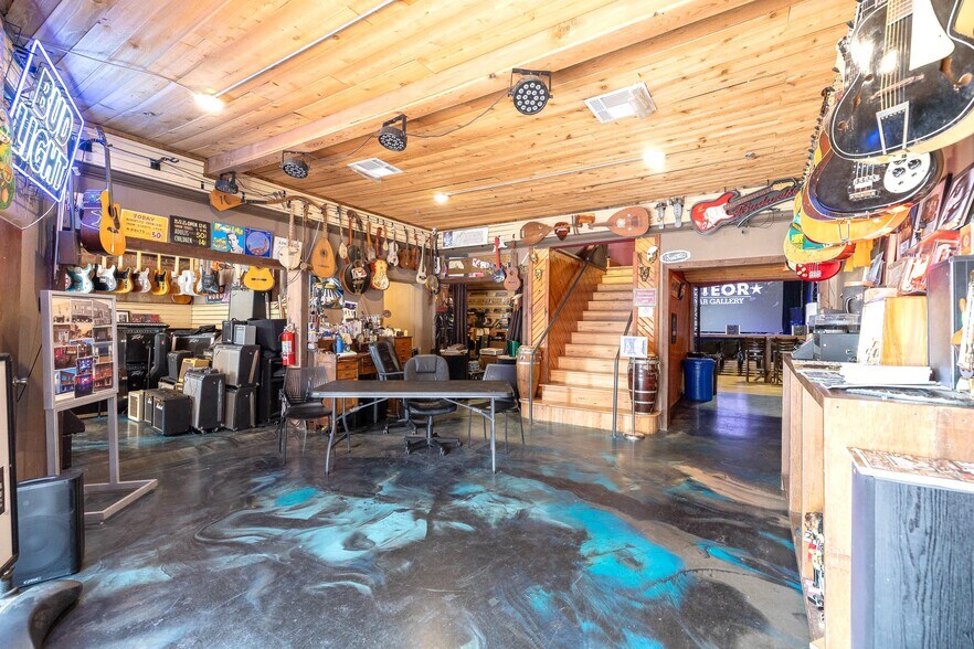 More Photos Of 128 W Central Ave, Bentonville Freestanding For Sale