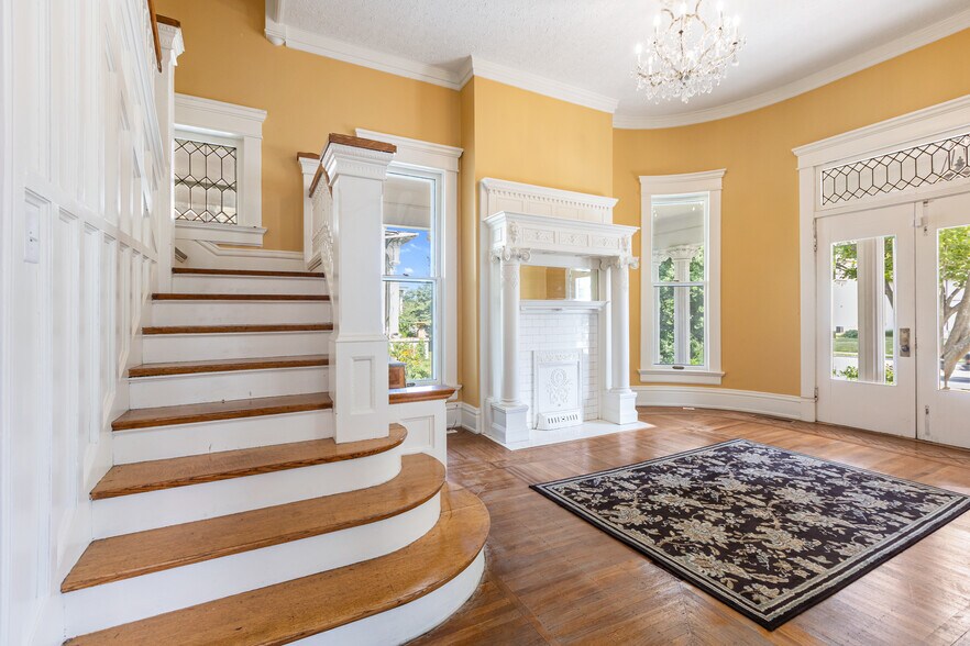 More Photos Of 1542 Frederica St, Owensboro Office Residential For Sale