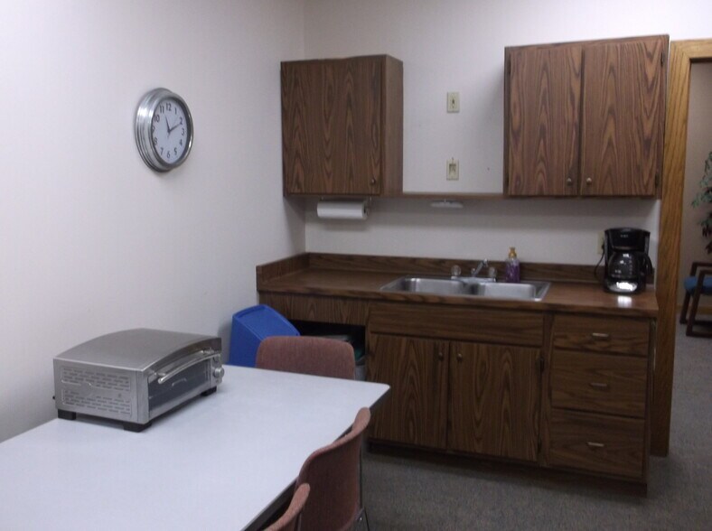 More Photos Of 600 S Main St, Oshkosh Office For Lease