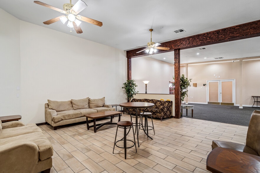 More Photos Of 8837 E Palmdale Blvd, Palmdale Research And Development For Sale