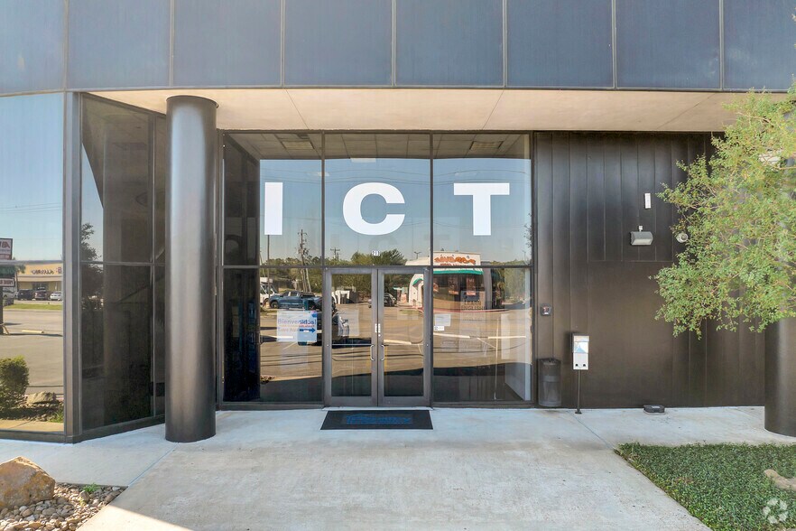 More Photos Of 213 W Southmore Ave, Pasadena Coworking Space