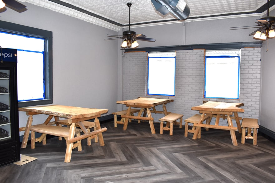 More Photos Of 80820 Main St, Memphis Storefront For Sale