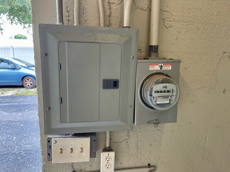 More Photos Of 6401-6405 N 49th St, Pinellas Park Manufacturing For Lease