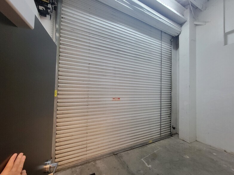 More Photos Of 3888 Mannix Dr, Naples Light Manufacturing For Lease