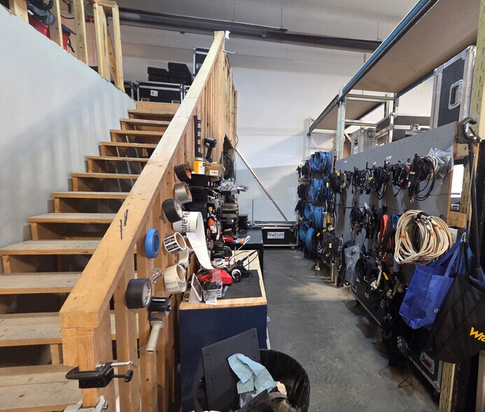 More Photos Of 4002 9 Av N, Lethbridge Warehouse For Sale