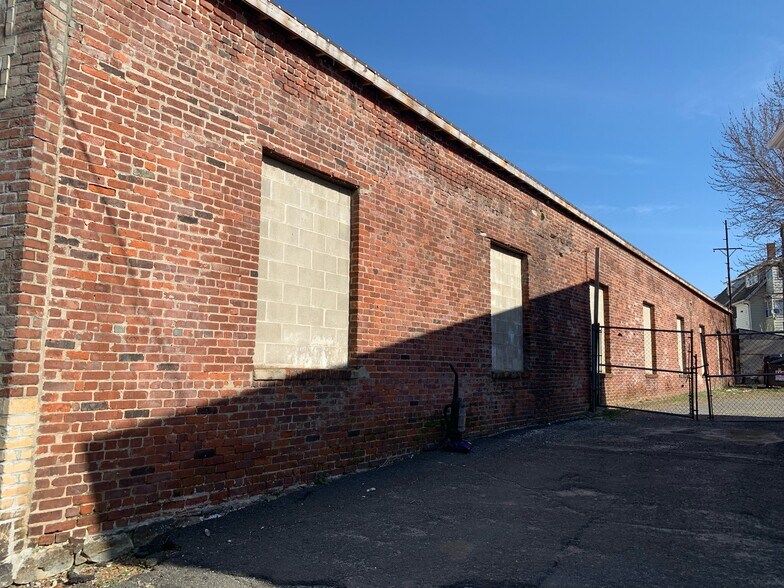 More Photos Of 15 E Farm St, Waterbury Warehouse For Sale