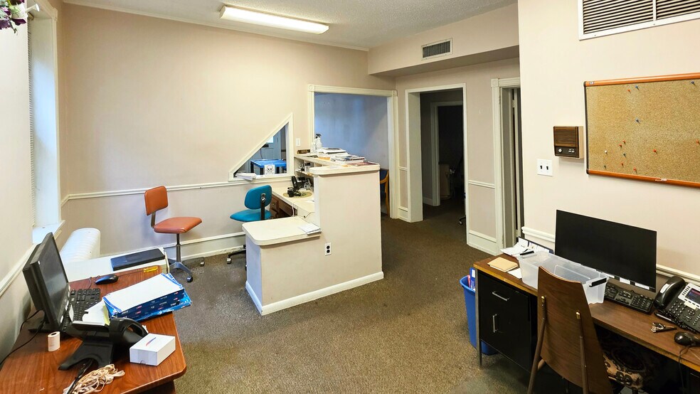 More Photos Of 5912 Ridge Ave, Philadelphia Medical For Lease