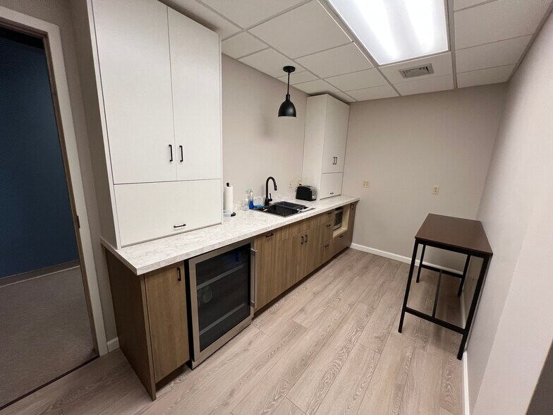 More Photos Of 221 Industry Ave, Springfield Office For Lease