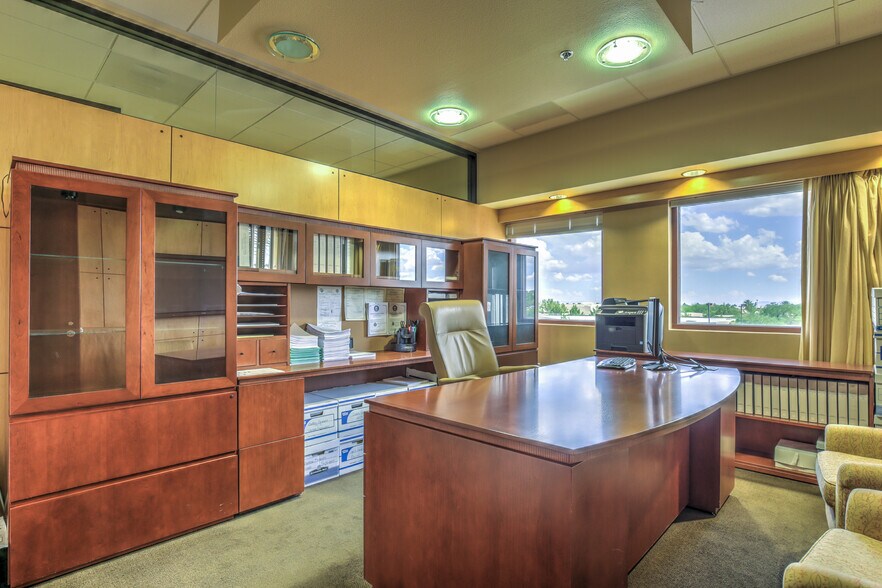 More Photos Of 9900 Covington Cross Dr, Las Vegas Office For Lease