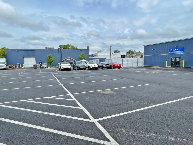 More Photos Of 305 Massabesic St, Manchester Warehouse For Sale
