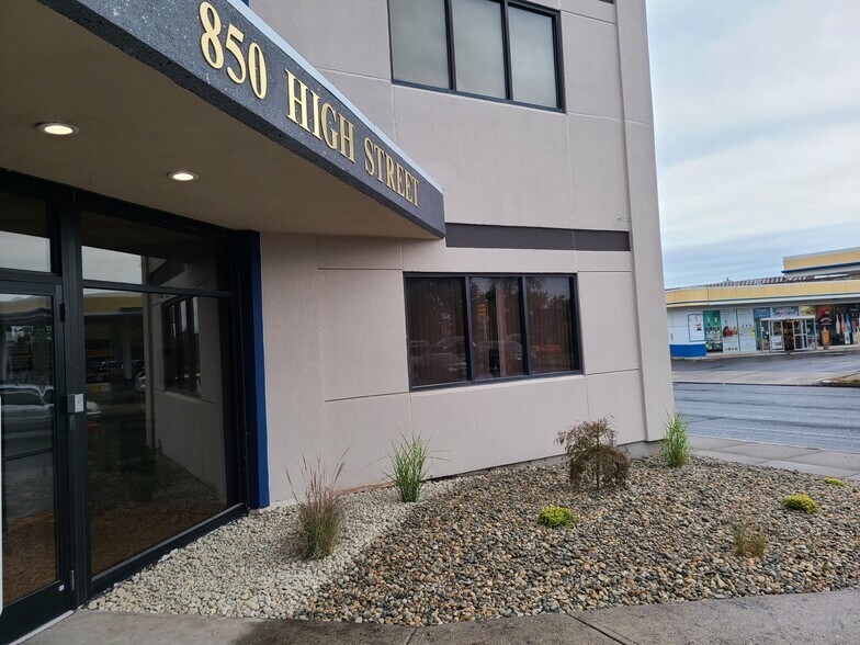 More Photos Of 850 High St, Holyoke Medical For Lease
