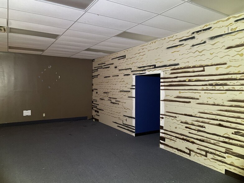 More Photos Of 4345-4781 Bay Rd, Saginaw Freestanding For Lease