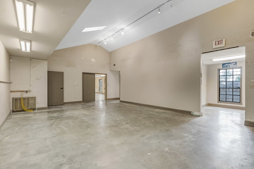 More Photos Of 478 Boulevard SE, Atlanta General Retail For Lease
