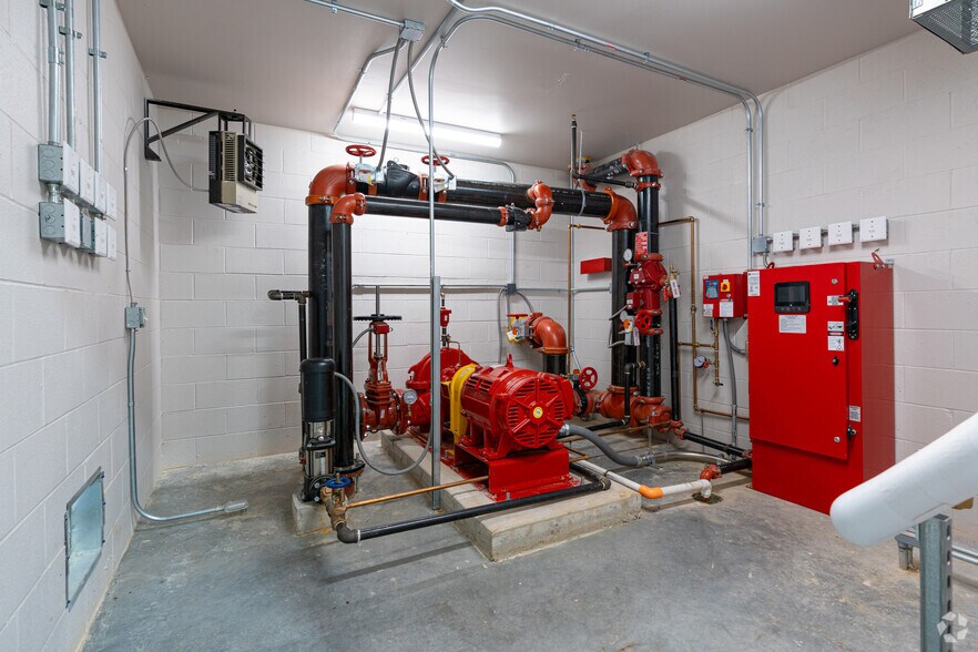 More Photos Of 1781 Kitty Hawk Dr, Elizabethtown Warehouse For Sale