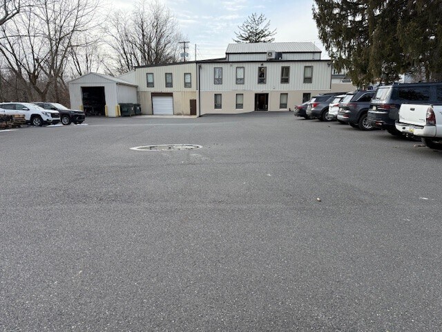 Primary Photo Of 1325 Clay St, Bethlehem Light Manufacturing For Sale