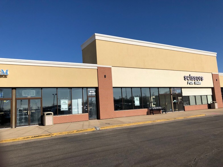 More Photos Of 3425-3523 N University St, Peoria Unknown For Lease