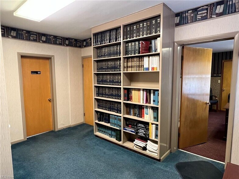More Photos Of 171 Broad St, Conneaut Office For Sale
