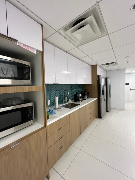 More Photos Of 9000 NW 15th St, Doral Warehouse For Sale