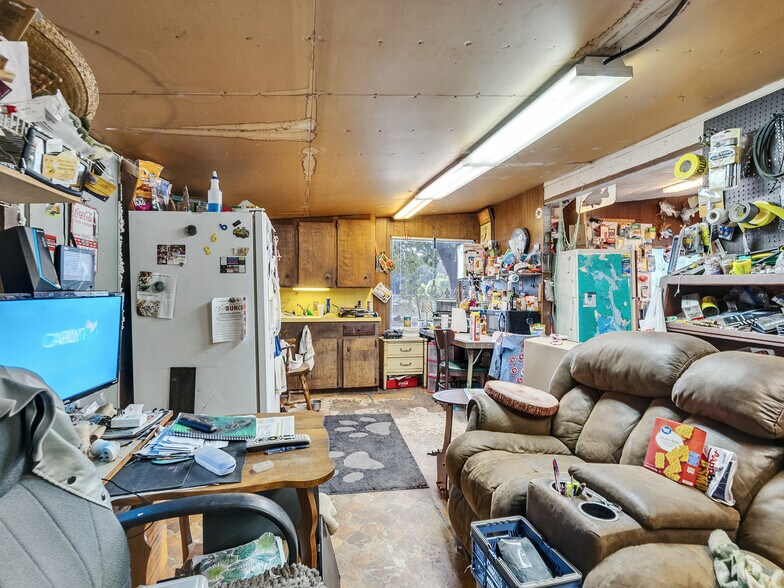 More Photos Of 280 Broken Arrow Marina, Livingston Hotel For Sale