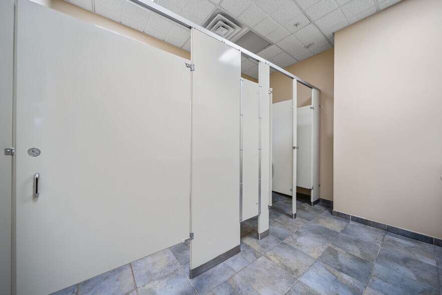 More Photos Of 2535 John F Kennedy Blvd, Jersey City Medical For Sale