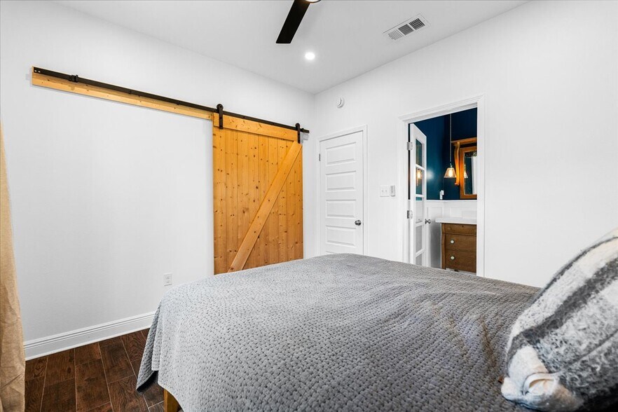 More Photos Of 14519 Fitzhugh Rd, Austin Specialty For Sale